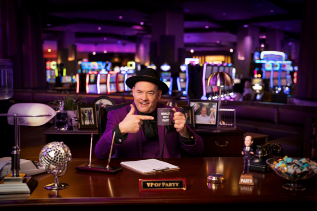 david-koechner-returns-as-the-vice-president-of-party-in-new-harrah’s-cherokee-casinos-ads