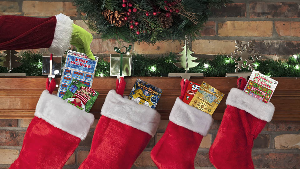 it’s-okay-to-be-a-grinch:-be-#giftsmart-and-snatch-scratch-&-win-tickets-from-kids’-stockings