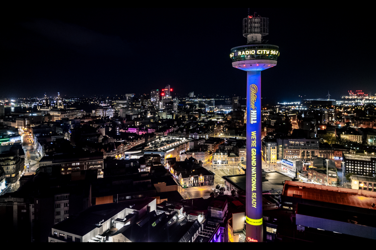 dramatic-visual-3d-projection-lights-up-liverpool-on-eve-of-grand-national